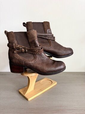 UGG Australia Krewe Motorcycle Leather Ankle Boots 29013G Brown Leather Size 7